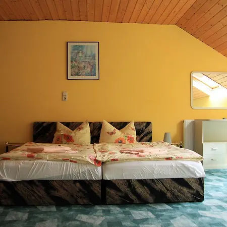 Hubertushof Monteurunterkunft 弗赖贝格